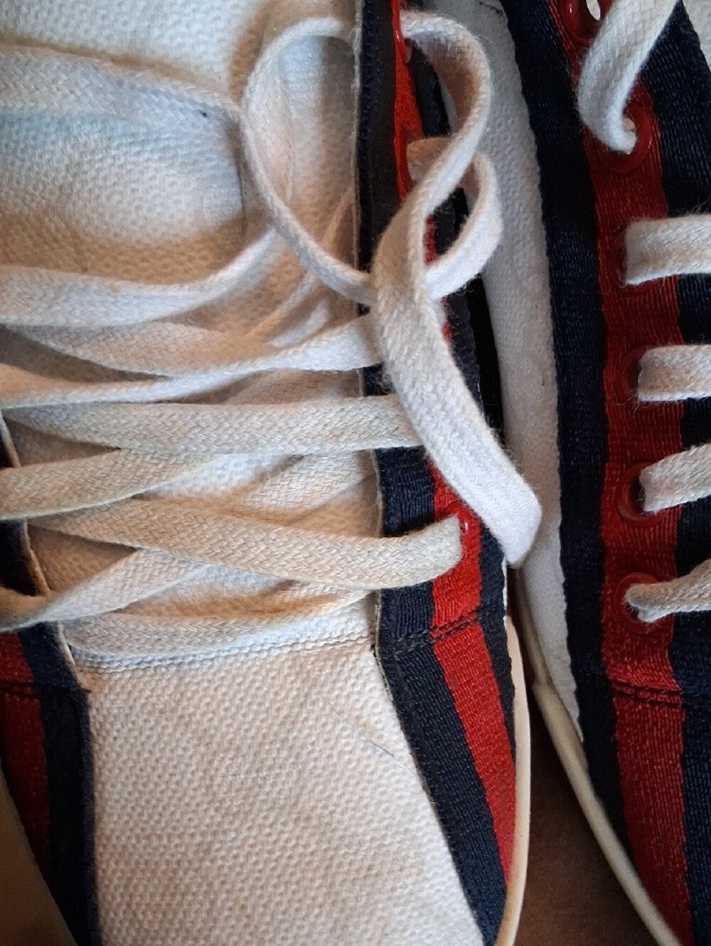 Gucci White Canvas Sneakers with Red and Navy Stripe - Picture 4 of 8